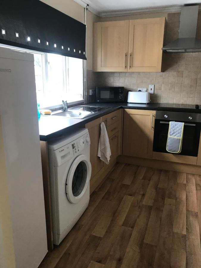 8 Pickering Road Villa Телфорд Екстериор снимка
